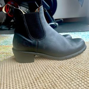 Blundstone Heeled Boots size 8.5